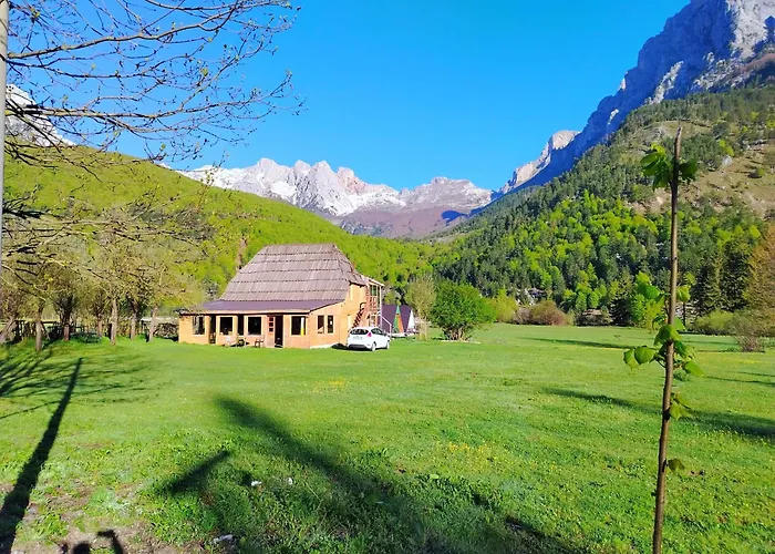 2 Bar Restaurant مكان تخييم